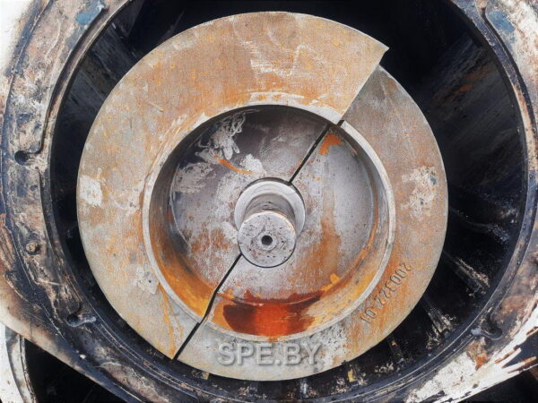 Шнеки Shuttle Buggy в накопительном бункере Шнеки Shuttle Buggy в накопительном бункере